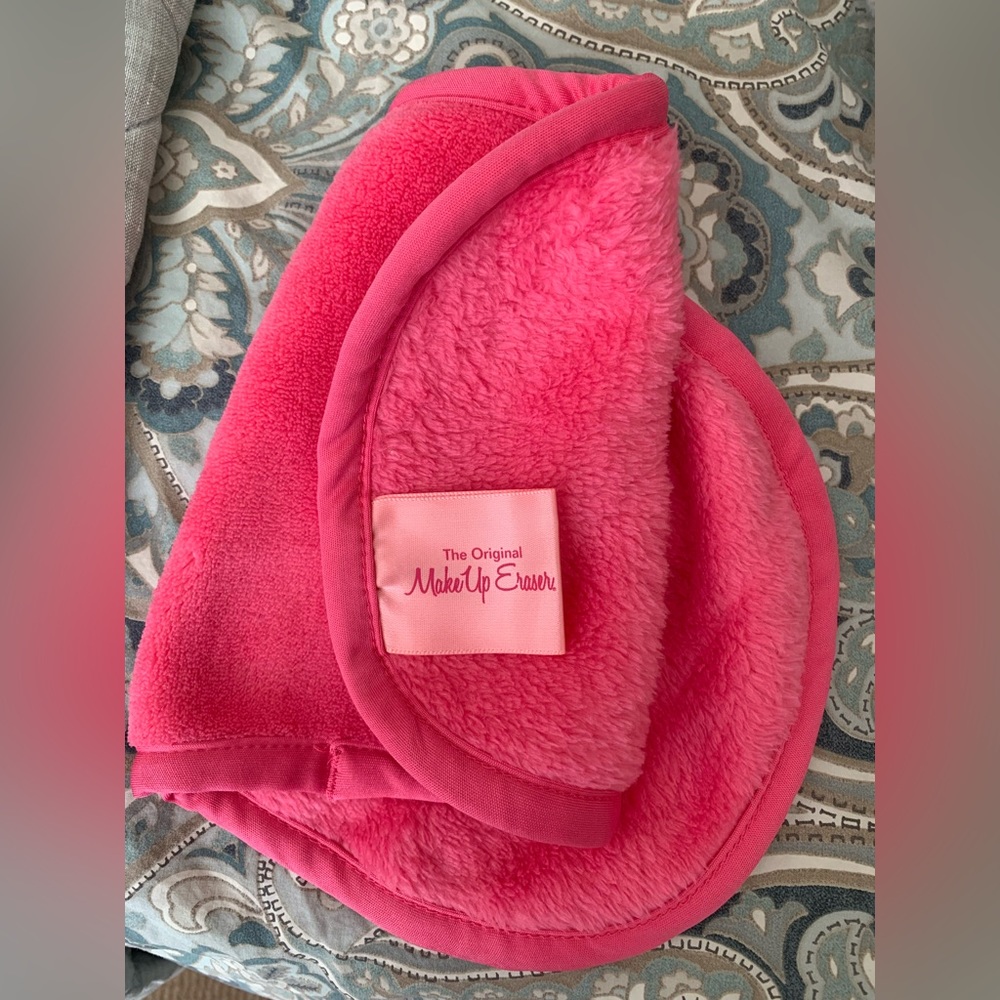 NWOT The Original Make Up Eraser Towel